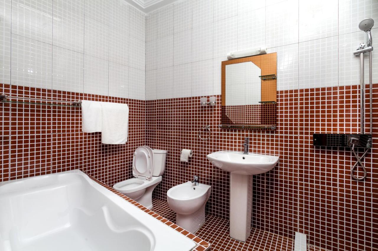 Hotel Bkbg Ломе Экстерьер фото