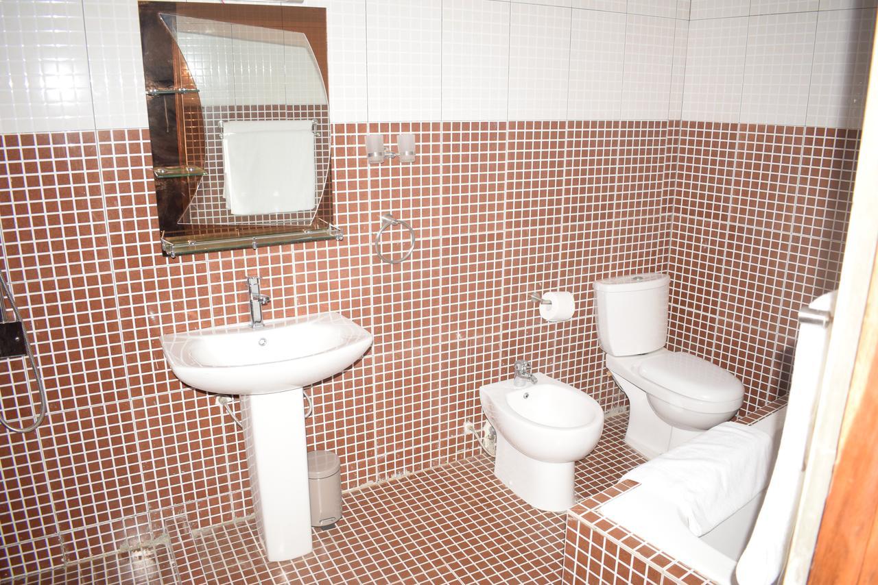 Hotel Bkbg Ломе Экстерьер фото