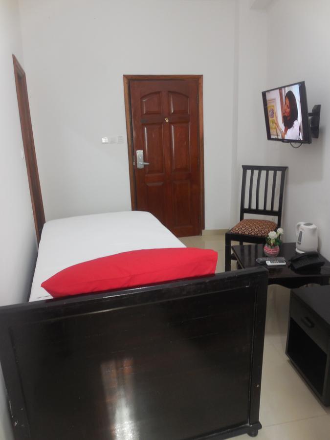 Hotel Bkbg Ломе Экстерьер фото
