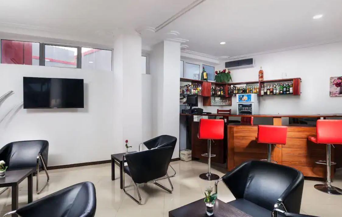 Hotel Bkbg Ломе Экстерьер фото